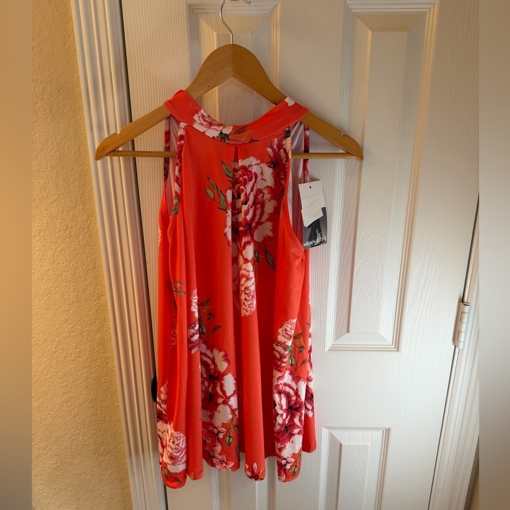 Milan Kiss Floral Sleeveless blouse